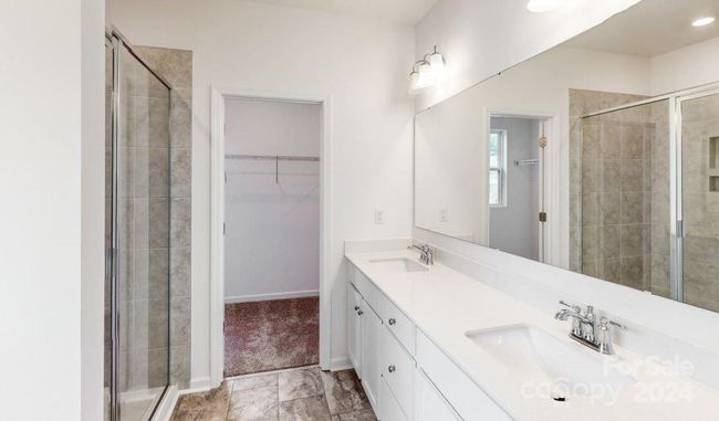 Owners bathroom | Image 15