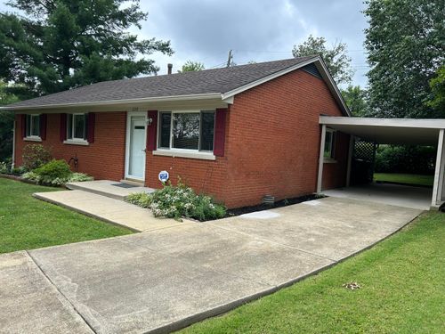 228 Forest Ct, Winchester, KY, 40391-1212 | Card Image