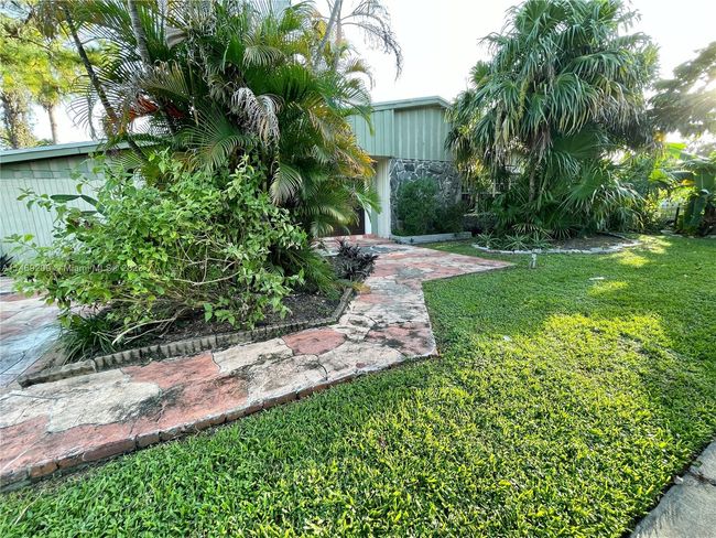 230 Ne 175 Th Ter, House other with 3 bedrooms, 2 bathrooms and null parking in North Miami Beach FL | Image 6