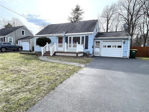 121 Wadsworth Rd, Syracuse, NY, 13212-1301 | Card Image