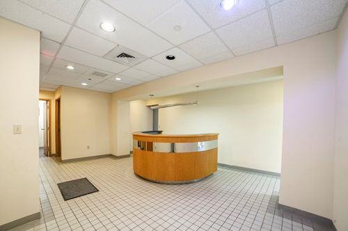 33 Bassett Ln, Hyannis, MA, 02601-3813 | Card Image