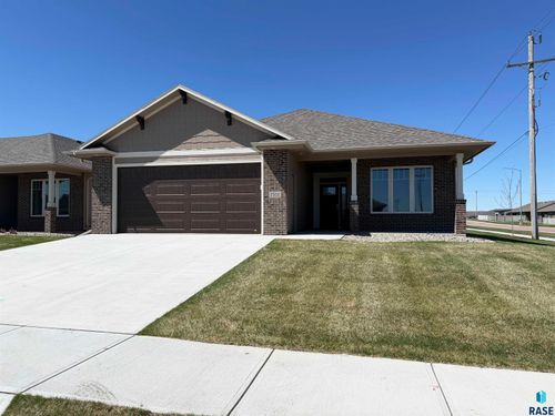 1501 S Wheatland Ave, Sioux Falls, SD, 57106-8469 | Card Image