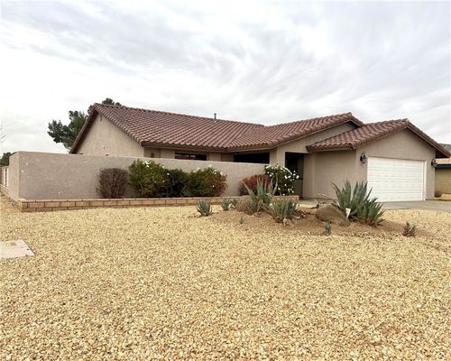 27424 Cloverleaf Dr, Helendale, CA, 92342-7747 | Card Image