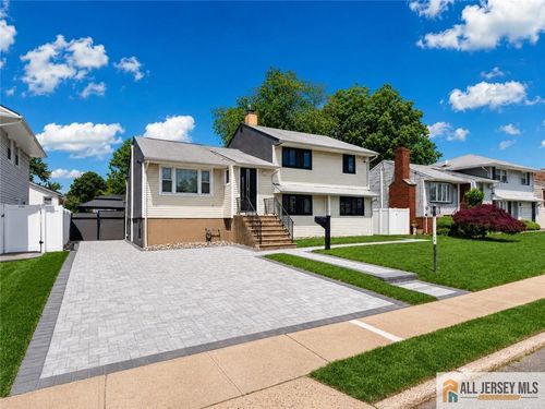 118 Poplar St, Carteret, NJ, 07008-1624 | Card Image