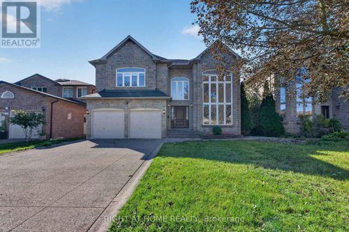 23 Mackay Dr, Richmond Hill, ON, L4C6N9 | Card Image