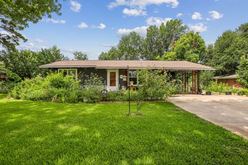 1114 W W 2nd Street, Elgin, TX, 78621 | Card Image