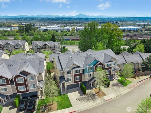 527 Pilchuck Path, Everett, WA, 98201-1208 | Card Image