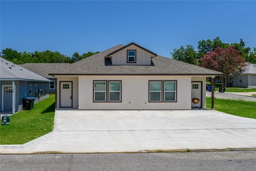 900 N Barrett Ave, Denison, TX, 75020-2223 | Card Image