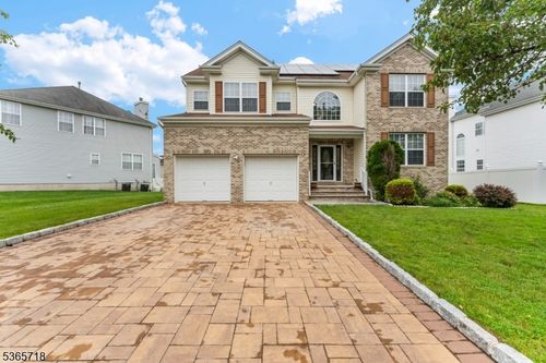 8 Cobblers Cir, Franklin Park, NJ, 08823-1737 | Card Image