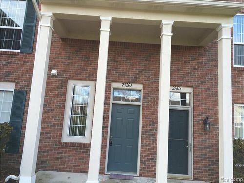 25203 Chesapeake Cir, Commerce Twp, MI, 48390-5919 | Card Image