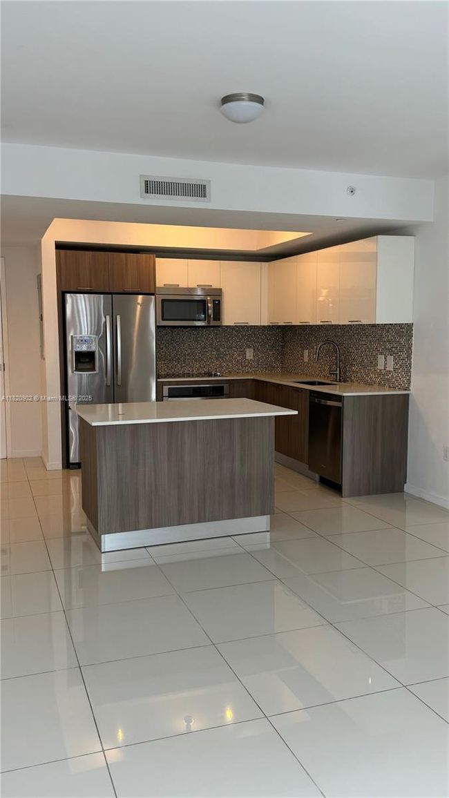 APT-1203 - 5252 Nw 85 Th Ave, Condo with 2 bedrooms, 2 bathrooms and null parking in Doral FL | Image 13