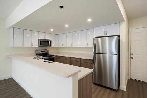 750-318-18335 Nw 68 Avenue, Hialeah, FL, 33015 | Card Image