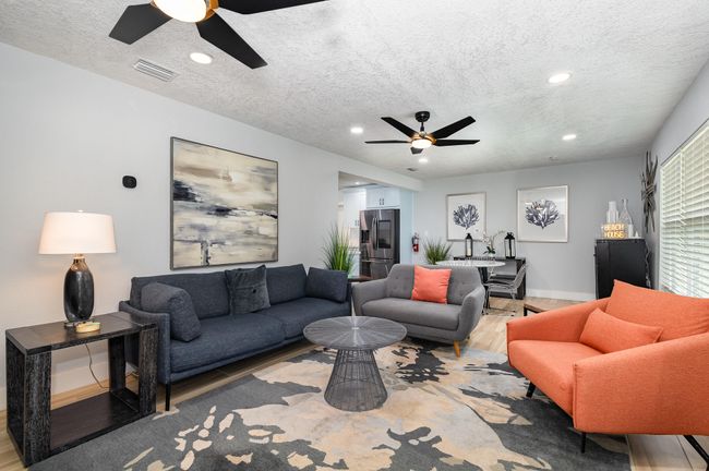 Main Living Area with Recessed Lighting | Image 10
