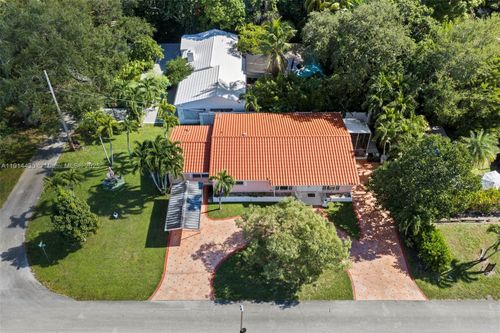 700 Ne 118th St, Biscayne Park, FL, 33161-6357 | Card Image