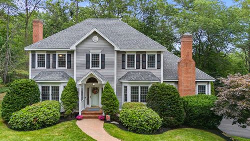 9 Hyde Park Cir, Londonderry, NH, 03053-4611 | Card Image