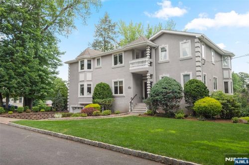 216 8th St, Cresskill, NJ, 07626-1915 | Card Image