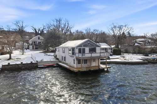 8 Wendy Way, Greenwood Lake, NY, 10925-4349 | Card Image