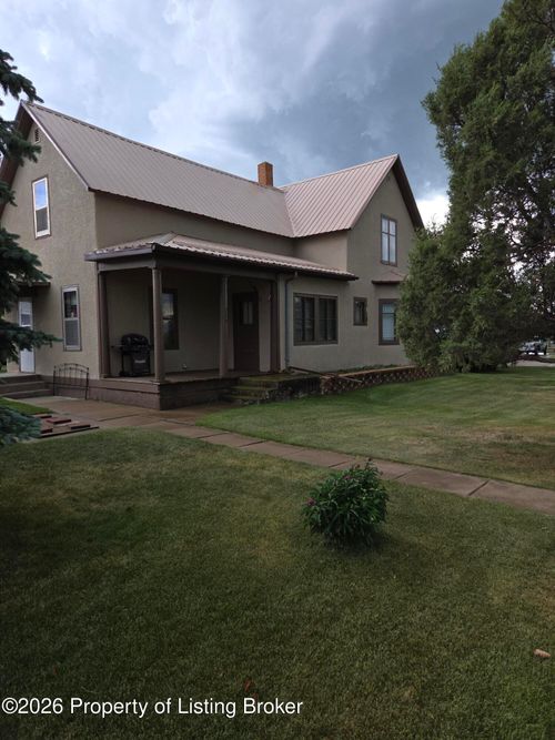 110 W Elm Ave, Glen Ullin, ND, 58631-7334 | Card Image