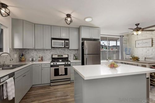 a-810 E Washington, Escondido, CA, 92025 | Card Image