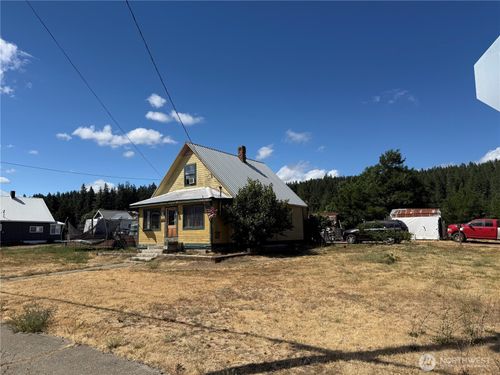 719 E 2nd St, Cle Elum, WA, 98922-1301 | Card Image