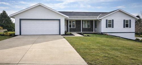 622 Lous Way, Slinger, WI, 53086-9330 | Card Image
