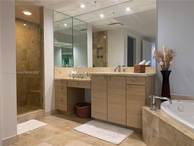 APT-1004 - 1 N Ocean Blvd, Condo with 2 bedrooms, 3 bathrooms and null parking in Pompano Beach FL | Image 20