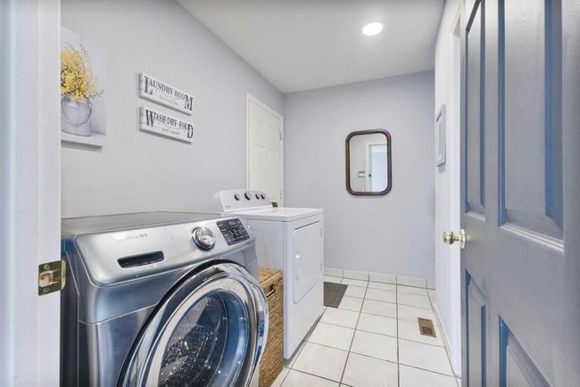 18 Mt Selkirk Place Se, House other with 5 bedrooms, 3 bathrooms and 4 parking in Calgary AB | Image 16