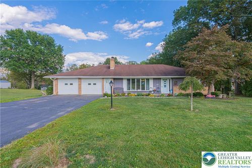 5651 Park Valley Rd, Schnecksville, PA, 18078-2704 | Card Image