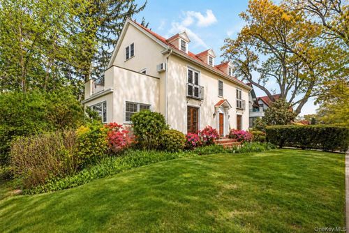80-45 Grenfell St, Kew Gardens, NY, 11415-1023 | Card Image