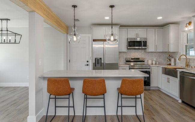 REMODELED KITCHEN! | Image 8