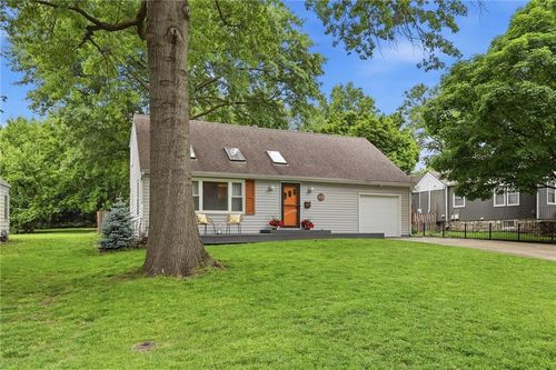 5638 Maple St, Mission, KS, 66202-1936 | Card Image