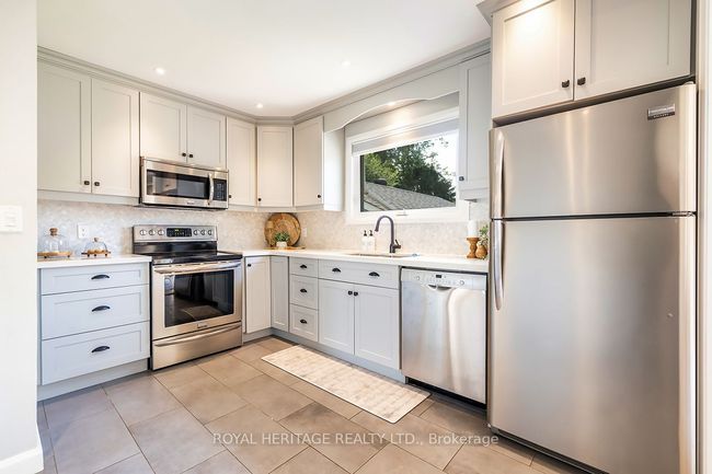 8 Forest Rd, House other with 3 bedrooms, 2 bathrooms and 4 parking in Ajax ON | Image 9