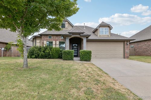 8731 136th St, Bixby, OK, 74008-3958 | Card Image