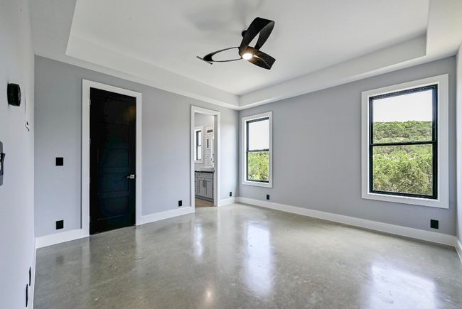 The main floor also offers this bright ands spacious guest suite with a walk-in closet and private ensuite bathroom. | Image 24