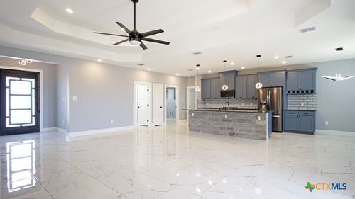 792 Lake Valley Dr, La Vernia, TX, 78121-5115 | Card Image