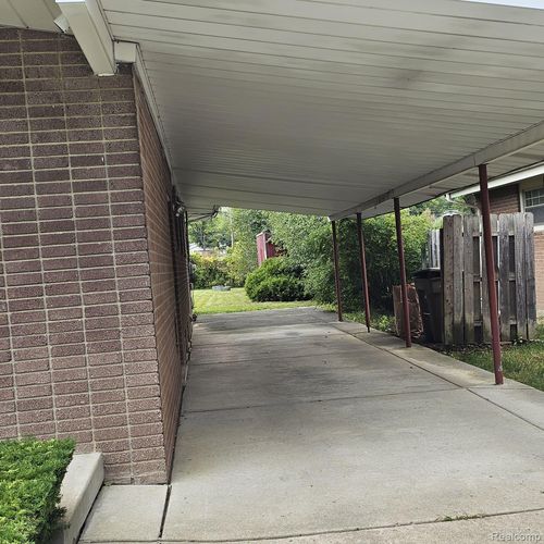 413 Thors St, Pontiac, MI, 48342-1968 | Card Image
