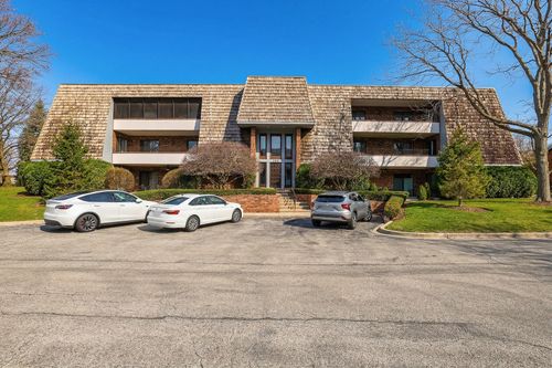 302-200 Red Top Dr, Libertyville, IL, 60048-3791 | Card Image