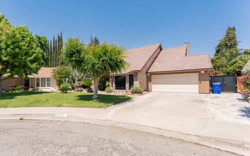 1490 Nancy Cir, Porterville, CA, 93257-1161 | Card Image