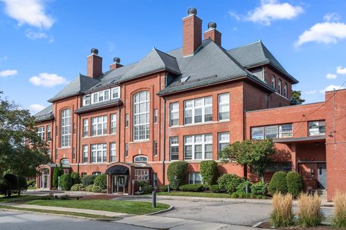 apt-11-51 Pettee St, Newton, MA, 02464-1258 | Card Image