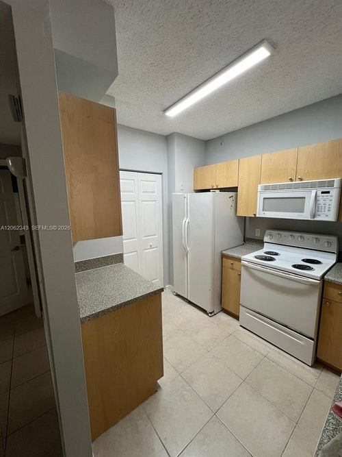 102-8020 N Nob Hill Rd, Tamarac, FL, 33321-7412 | Card Image