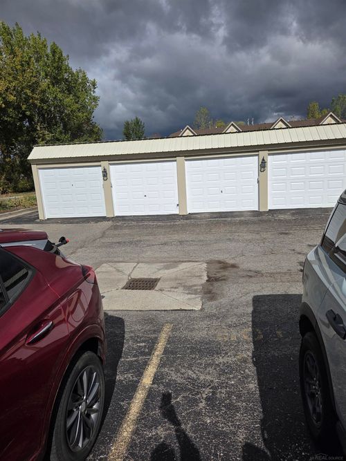 29408 Maurice Ct, Chesterfield, MI, 48047-3752 | Card Image