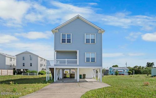 111 Hanby Ave, Carolina Beach, NC, 28428-6813 | Card Image