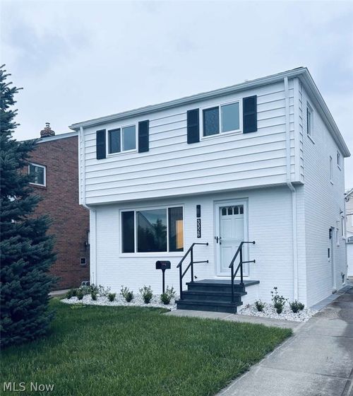 3326 Marioncliff Drive, Parma, OH, 44134 | Card Image