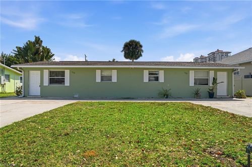 530 92nd Ave N, NAPLES, FL, 34108-2429 | Card Image