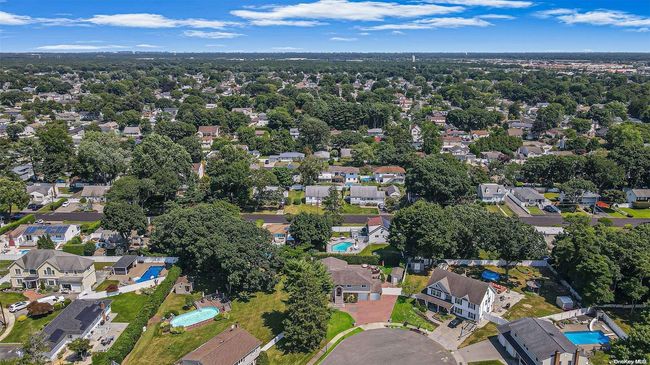 9 Wakefield Ct, House other with 5 bedrooms, 4 bathrooms and null parking in Deer Park NY | Image 31