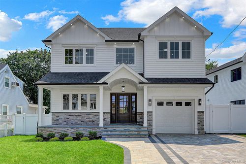 2660 Woods Ave, East Meadow, NY, 11554-4235 | Card Image