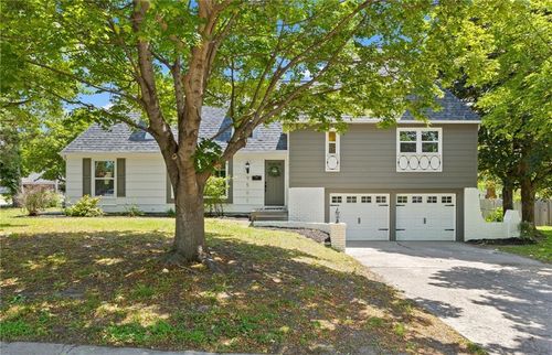9501 Glenwood St, Overland Park, KS, 66212-1531 | Card Image