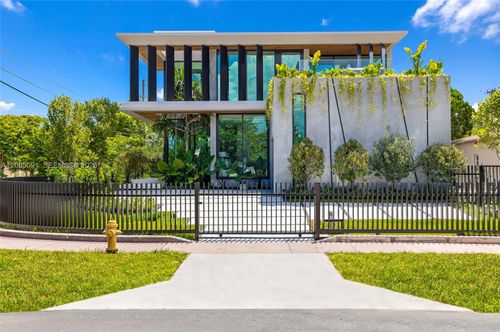 4940 Cherokee Ave, Miami Beach, FL, 33140-2621 | Card Image