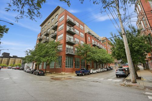 b211-b212-824 W Superior St, CHICAGO, IL, 60642-8083 | Card Image