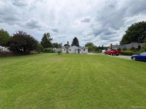 615 Senecal Street, Fenton, MI, 48430 | Card Image